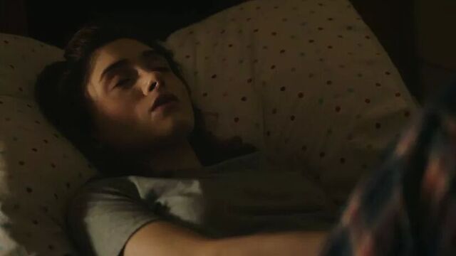 Natalia Dyer phone masturbation, Yes, God, Yes (2019)