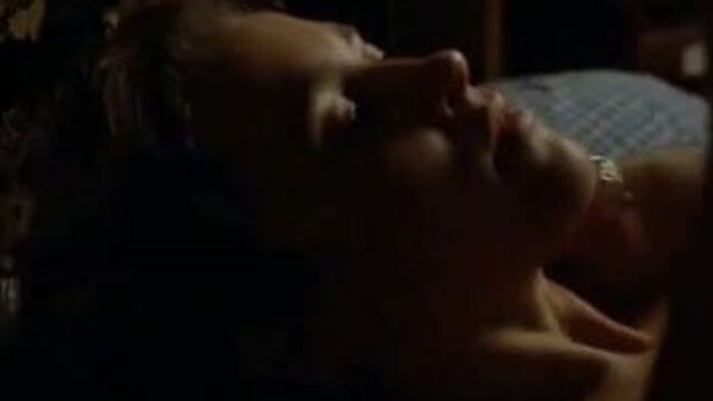 Vahina giocante dans la blonde aux seins nues