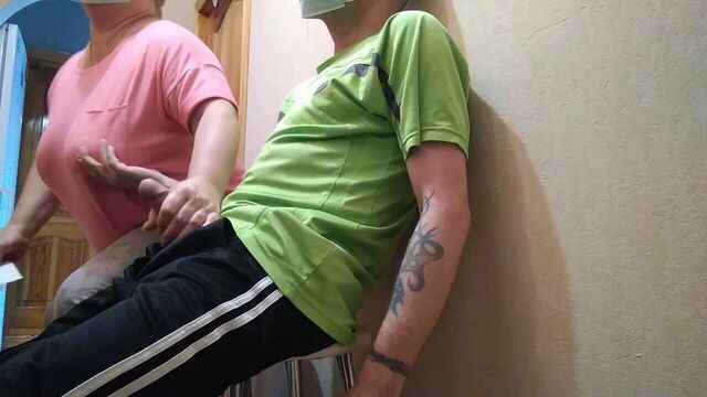 A stranger jerks off to me in the corridor of the polyclinic