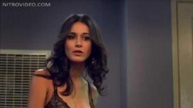 Celeb Emmanuelle Chriqui in sexy lingerie