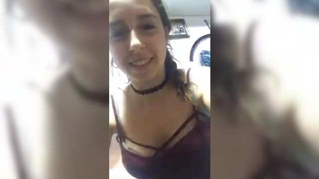 Pareja espanola joven en vivo