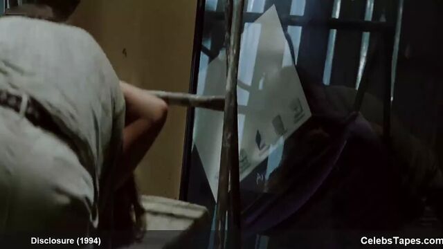 Busty Demi Moore – oral sex and sexy in Disclosure