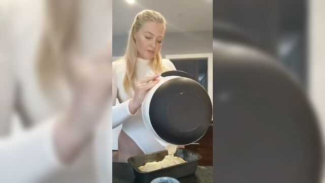 Iskra Lawrence Sexy Pussy in a One-Piece