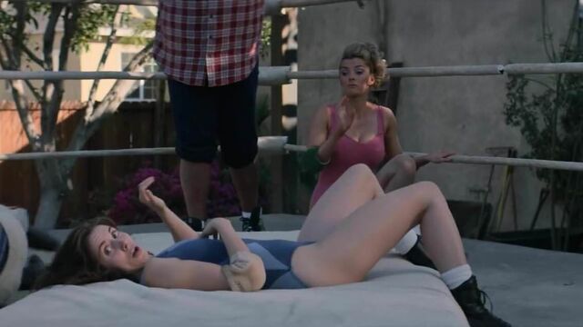 Alison Brie. Betty Gilpin - GLOW s1e07 00