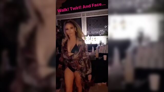 Jennifer Lopez - Hot Party