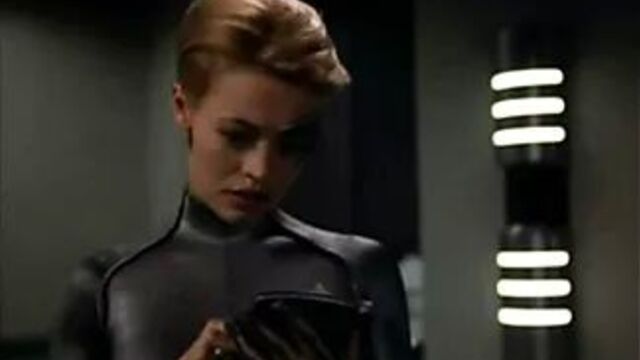 Star Trek: Voyager - Seven of Nine wants to try sex.