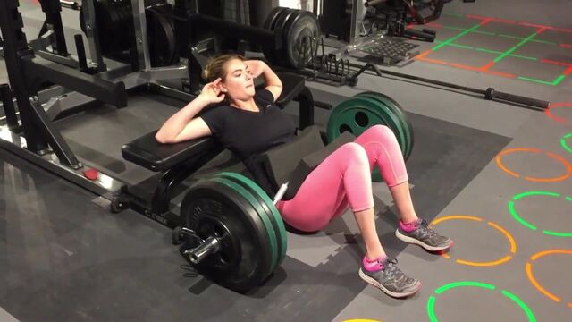 Kate Upton doing hip thrusts