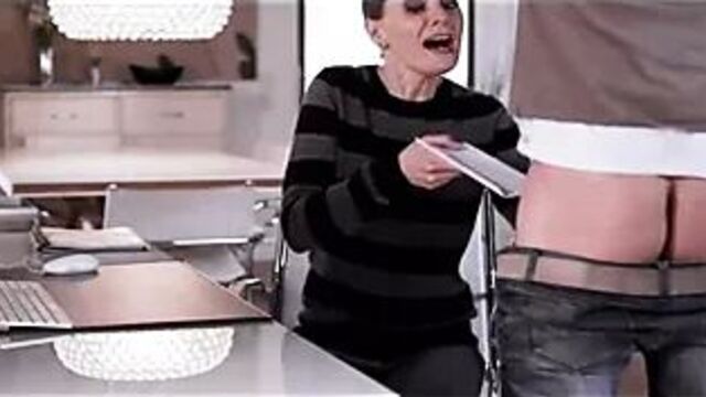 Martina Hill Handjob - Sie wichst geil den Schwanz