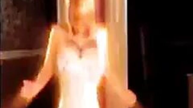 Kaley Cuoco (Breast Expansion)