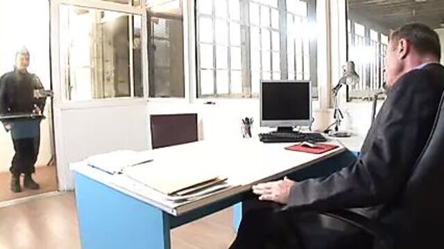 Policiere baiser par le patron