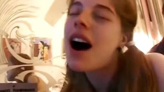 French amateur teen GF anal fuck with facial