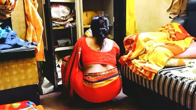 Almari me saman laga rahi thi pados ka rahul ne ake