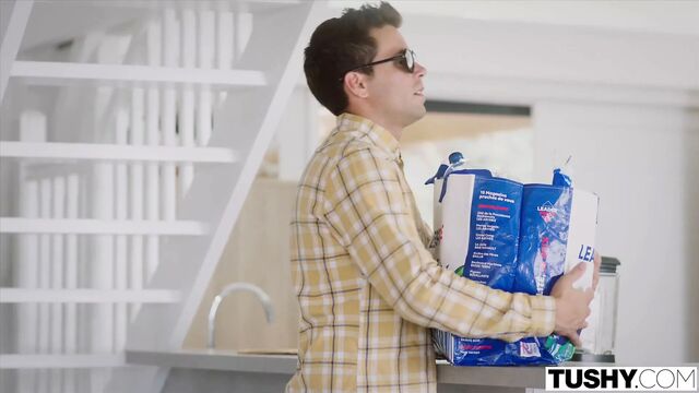 TUSHY It's only natural to gape on vacation with your bf