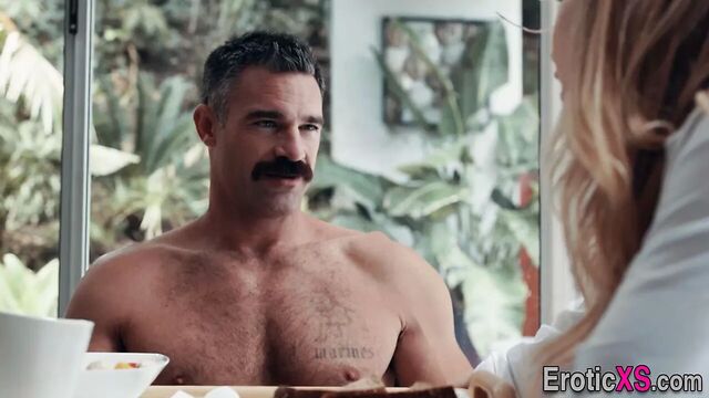 Blonde gets pussy creampied