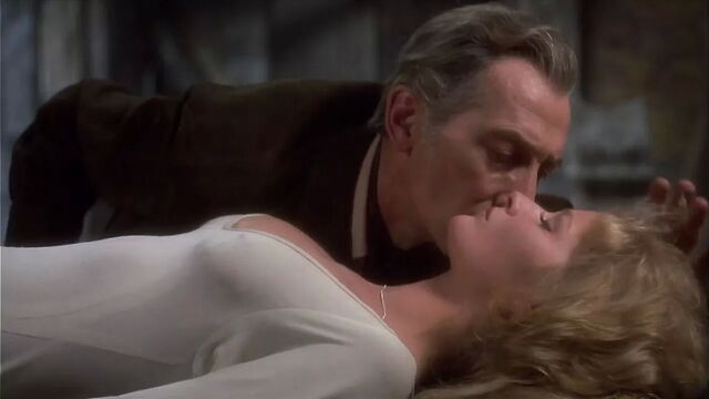 Stephanie Beacham, Caroline, Munro - Dracula A.D. 1972.