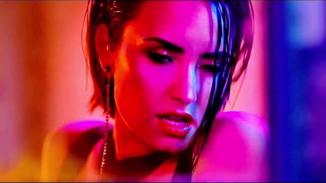 Demi Lovato - Cool For the Summer