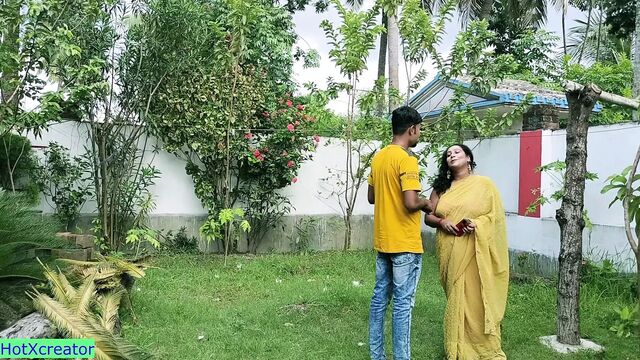 Indian Hot Bhabhi Sex with Unknown Young Boy! Plz Cum Inside