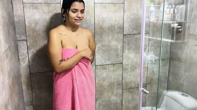 I go to visit my stepsisters house and I go into the bathroom just to look at her naked