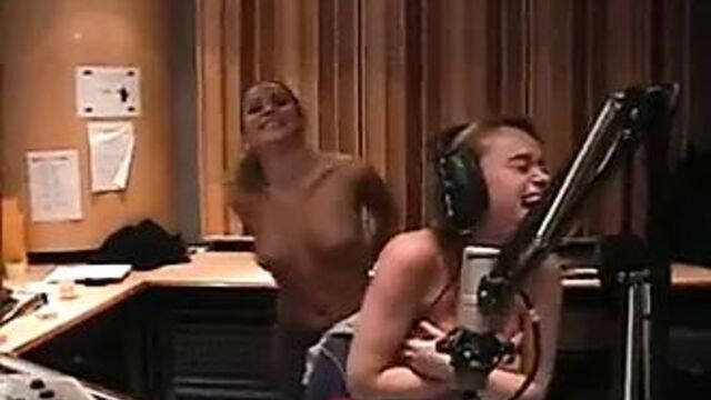 Clara Morgane et Cecile de Menibus