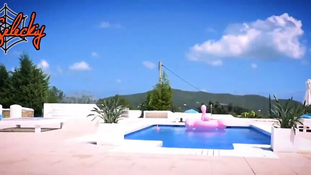 Alexis Crystal and Cassie Ibiza, Crumb In The Mouth