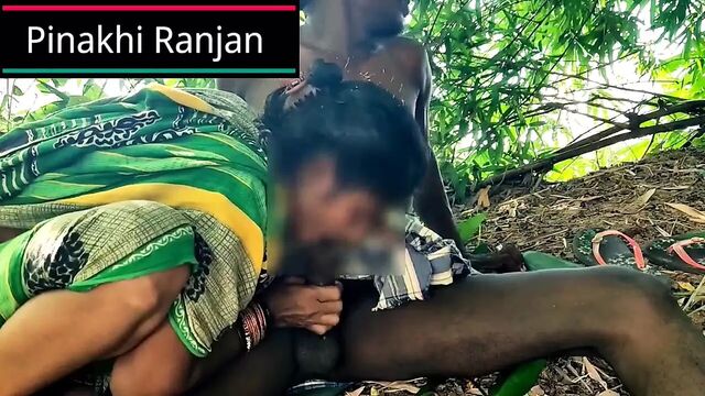 Desi Village bhabhi outside chudai in desi