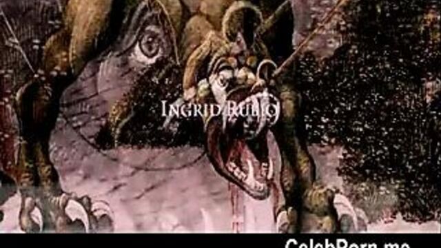 Leonor watling shows off