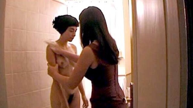 Giada Colagrande and Natalie Cristiani lesbian sex scenes