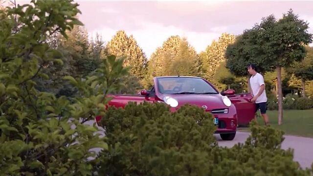 Anal-obsessed Emelie Crystal seduces her roommates' rich dad