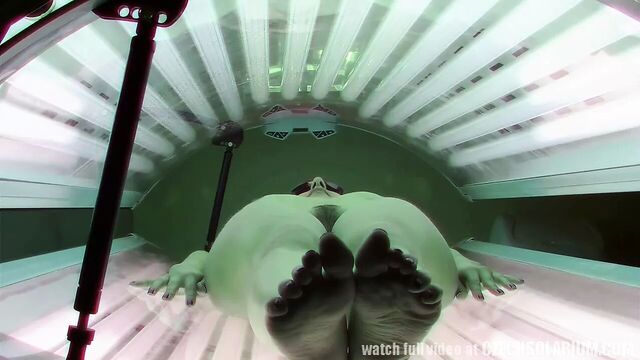 Cam - hairy pussy in solarium