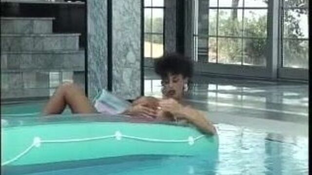 Sarah Young has a very beautiful Body with perfect Boobs