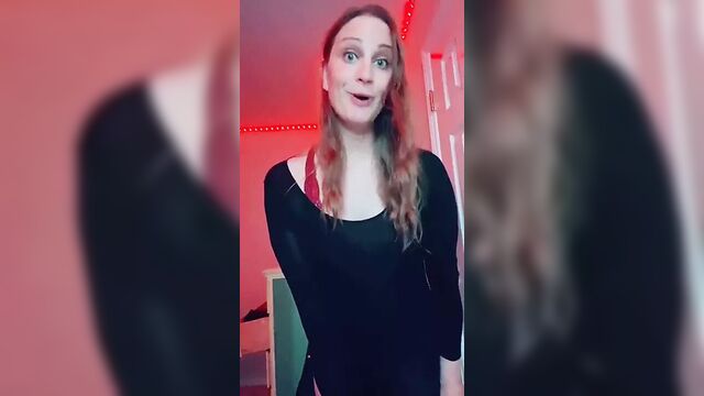 Tiktoker Brynn Woods showing her sexy ass