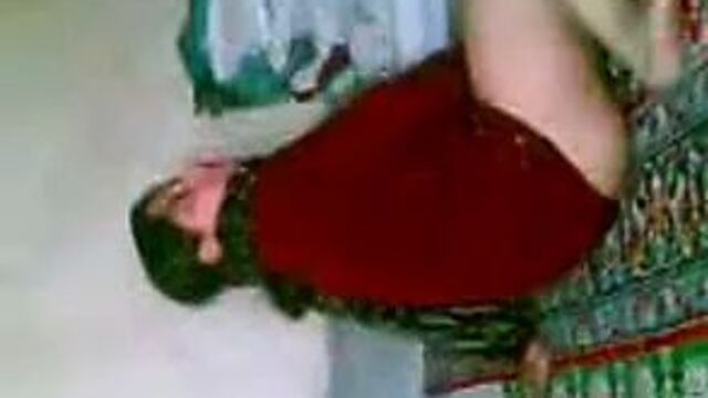 Arab Girl Djienz on the ground