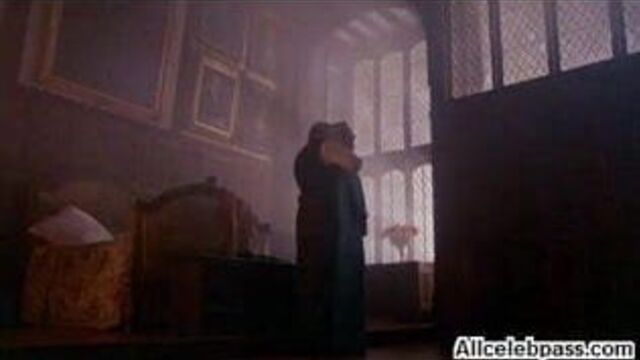 Elizabeth Hurley Completely Naked