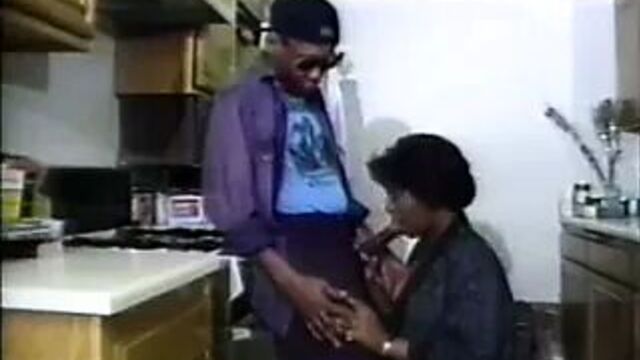 OLD SCHOOL VID...BUT THIS BLACK MATURE LOOKS GOOD AS HELL