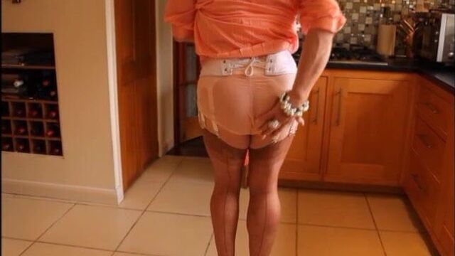 Sindy in salmon pink dress