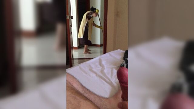 DICK FLASHING THE MAID WITH THE DOOR OPEN – SHE LIKES TO WATCH