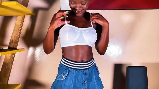 Haul, princess Eve does booty show