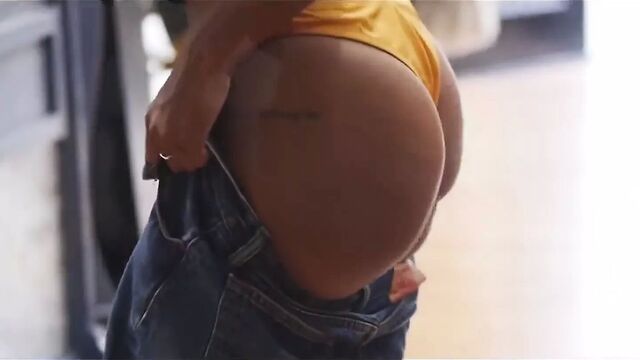 Parker Mckenna Posey 2 move this big ass don't miss it !!!!