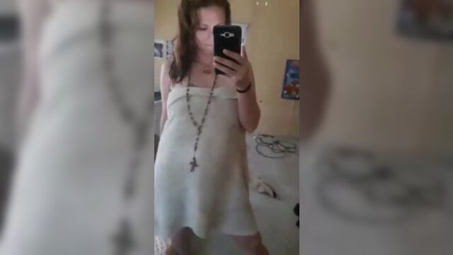 Hot white chick show her body on Periscope