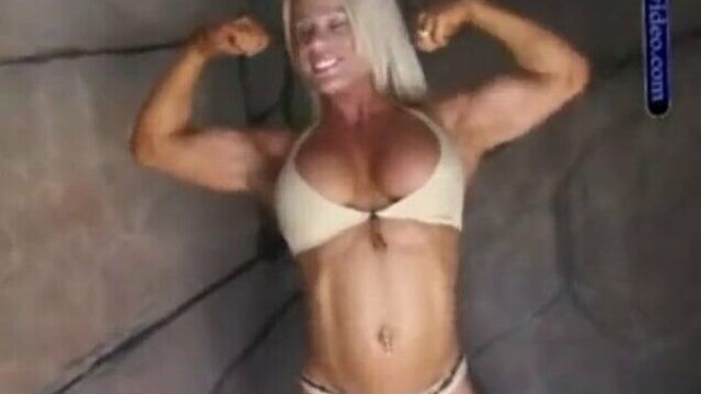 MD pec & abs flexing