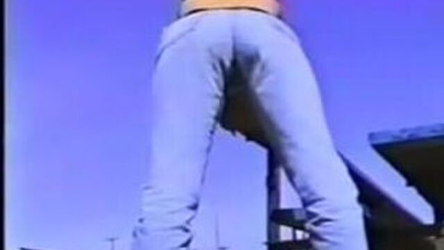 Tight retro jeans piss