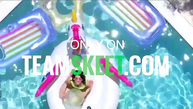 Fucking My Stepmom Alexis Zara While She Is In a Hurry